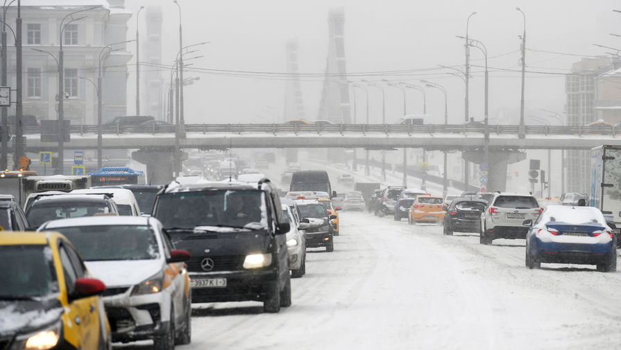 Автоэксперт Субботин назвал россиянам главное правило избежать ДТП в снегопад 