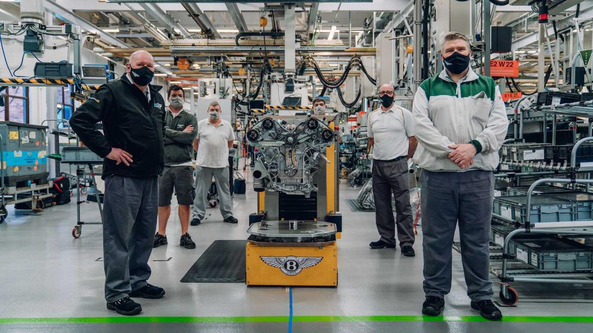 Bentley рассказала о процессе ручной сборки мотора W12 для роскошного Bacalar
