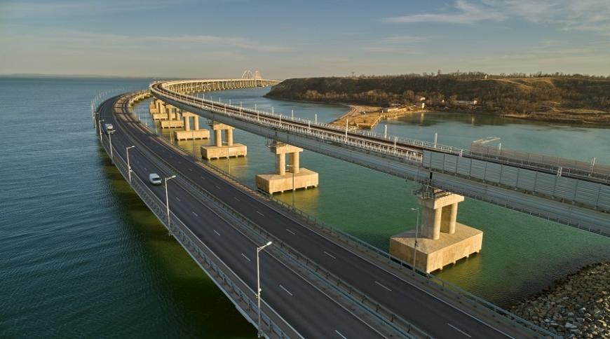 С начала лета по Крымскому мосту проехало более миллиона автомобилей