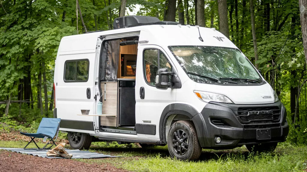 Партнеры Winnebago и EcoFlow создадут автономный кемпер с аккумулятором на 5 кВтч