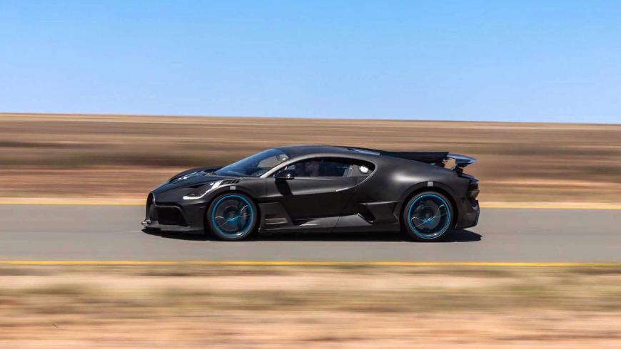 Bugatti тестирует гиперкар Divo в экстремальных условиях пустыни