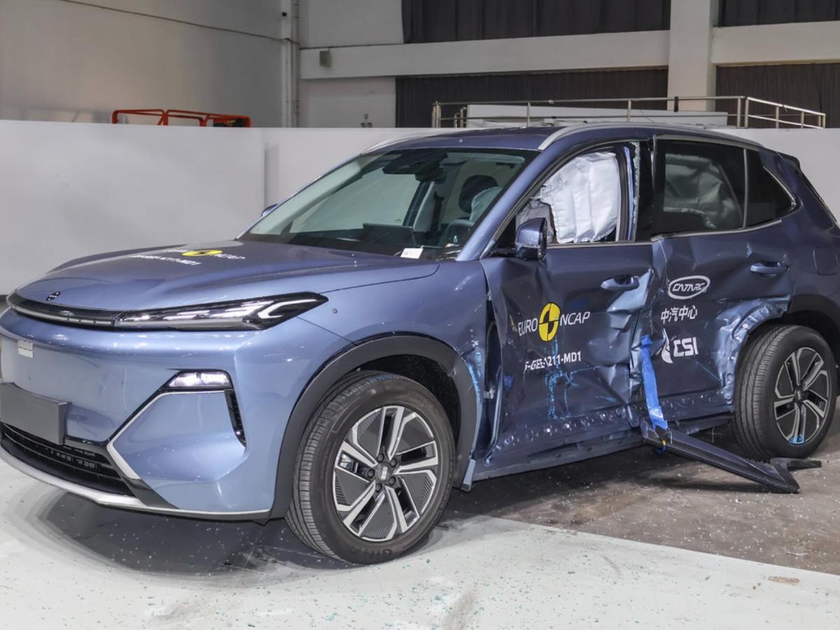 Гибридный кроссовер Geely EX5 EM-i разбили для проверки безопасности