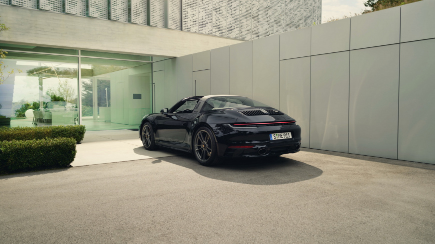 2022-Porsche-Design-50Y-Anniversary-16.jpeg