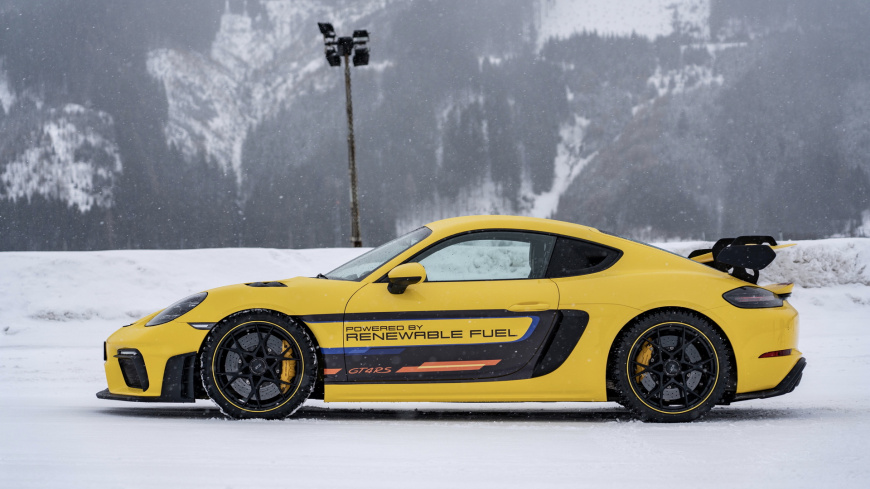 2022-Porsche-718-Cayman-GT4-RS-Zell-am-See-ice-race-4.jpeg