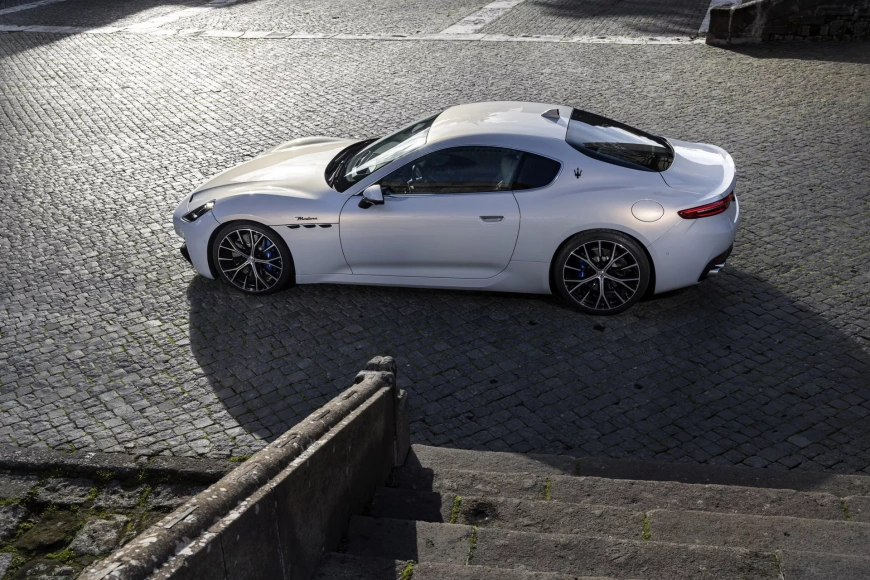 Maserati-GranTurismo-6.webp