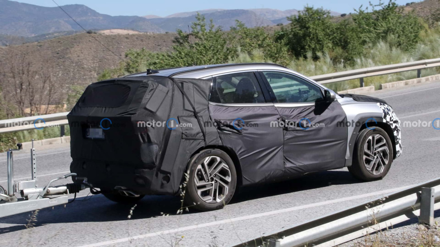 hyundai-tucson-facelift-side-view-spy-photo.jpg