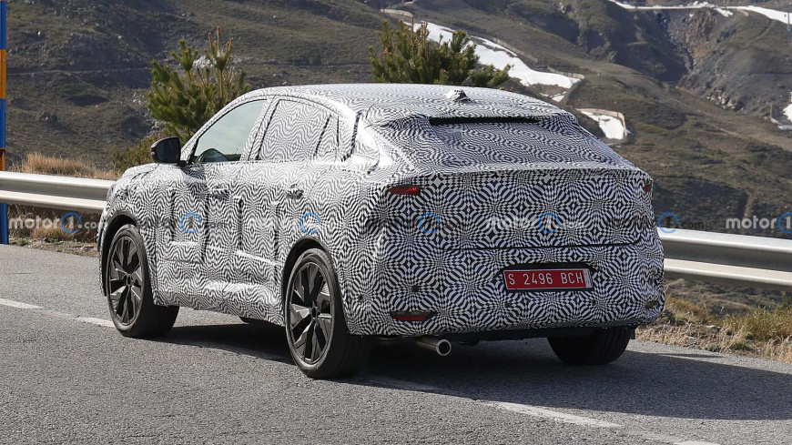 renault-austral-coupe-rear-view-spy-photo.jpg