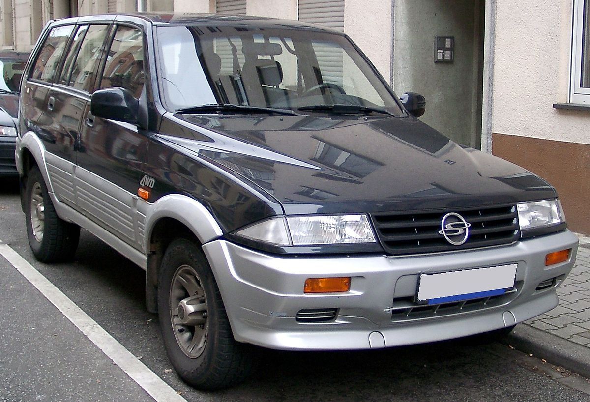 1200px-SsangYong_Musso_front_20080320.jpg