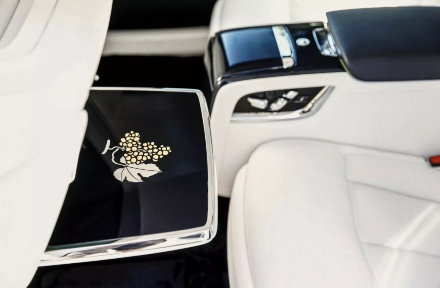 Rolls-Royce-Phantom-Cinque-Terre-13.webp