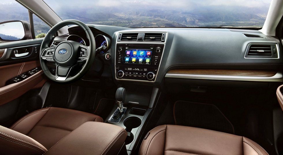 Обновлённая версия вседорожного универсала Subaru Outback: салон