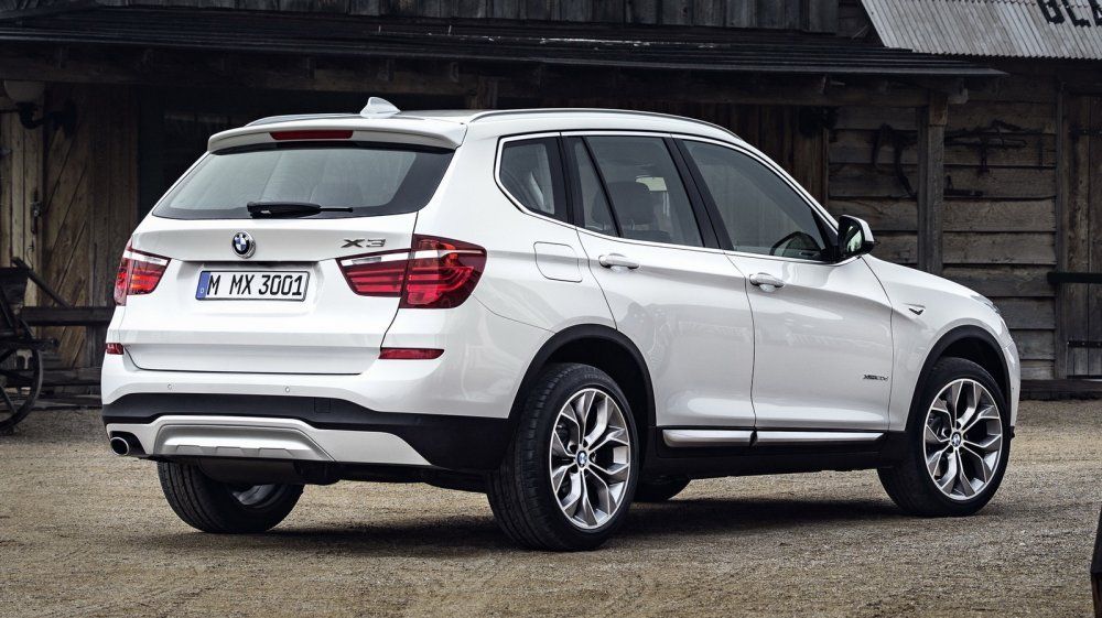 Кроссовер BMW X3 2017: вид сзади