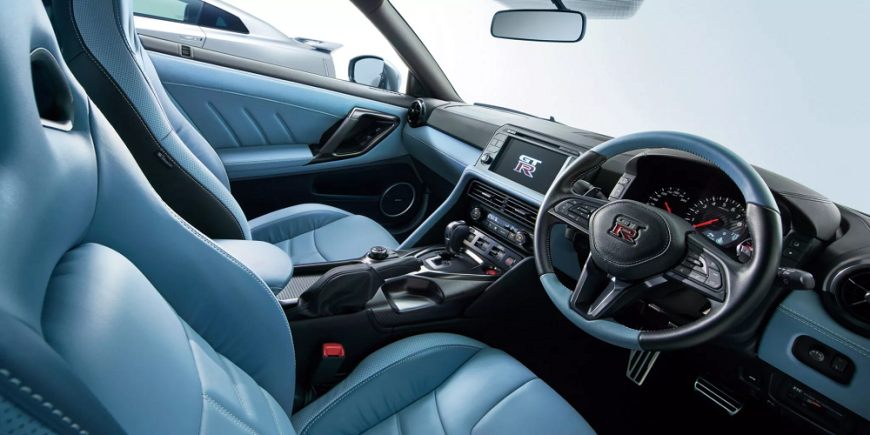 2025-Nissan-GT-R-Interior-1-2048x1024.png