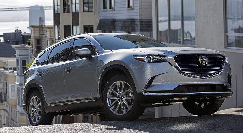 Большой кроссовер Mazda CX-9: вид спереди