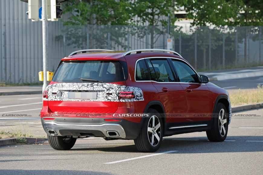 Mercedes-Benz-GLB-Facelift-Scoop-13.jpg