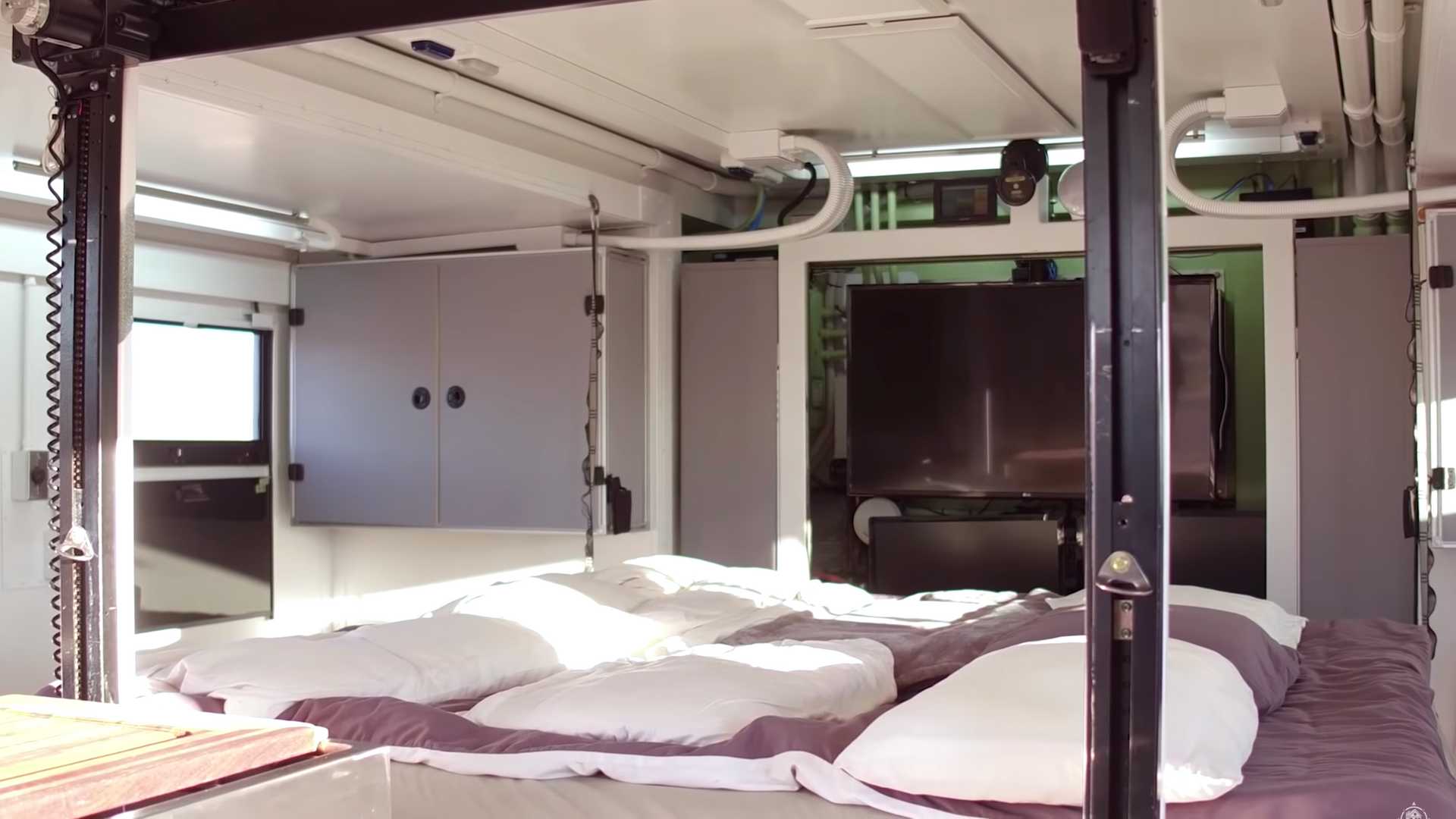 механизм опускания кровати в автодом