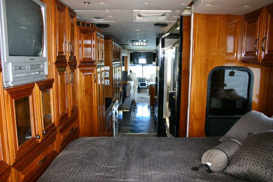 the-terra-wind-amphibious-motorhome-is-most-luxurious-crazy-way-to-vacation_8.jpg