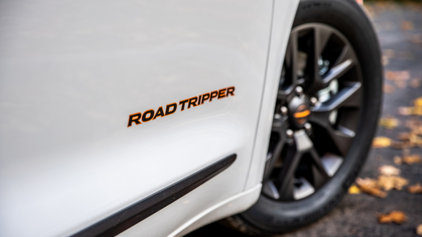 2023-Chrysler-Pacifica-Road-Tripper-5.jpg