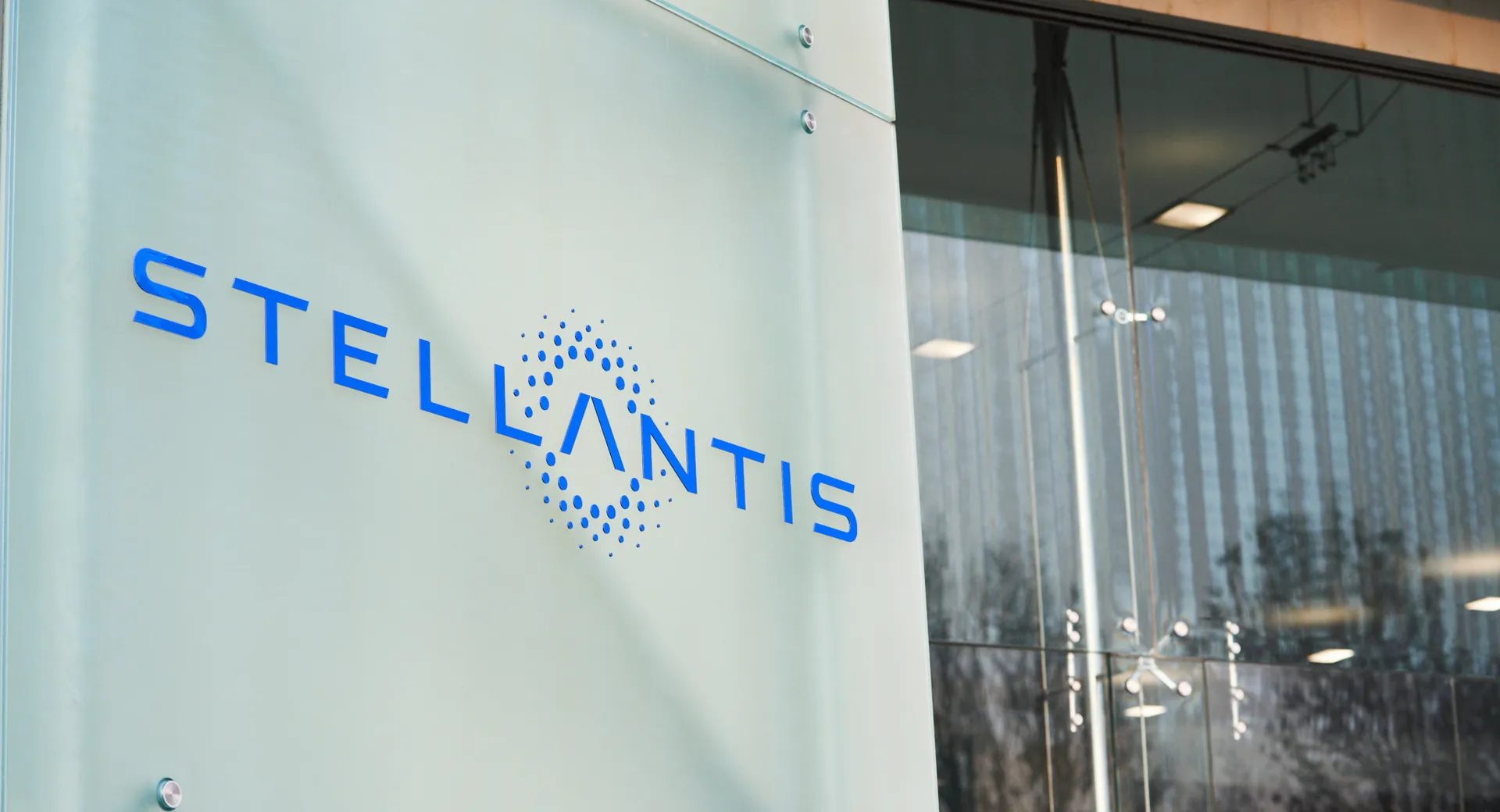 Stellantis-logo.webp