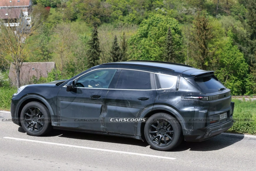 Porsche-Cayenne-EV-scoop-spy-shots-00008-2048x1370.webp