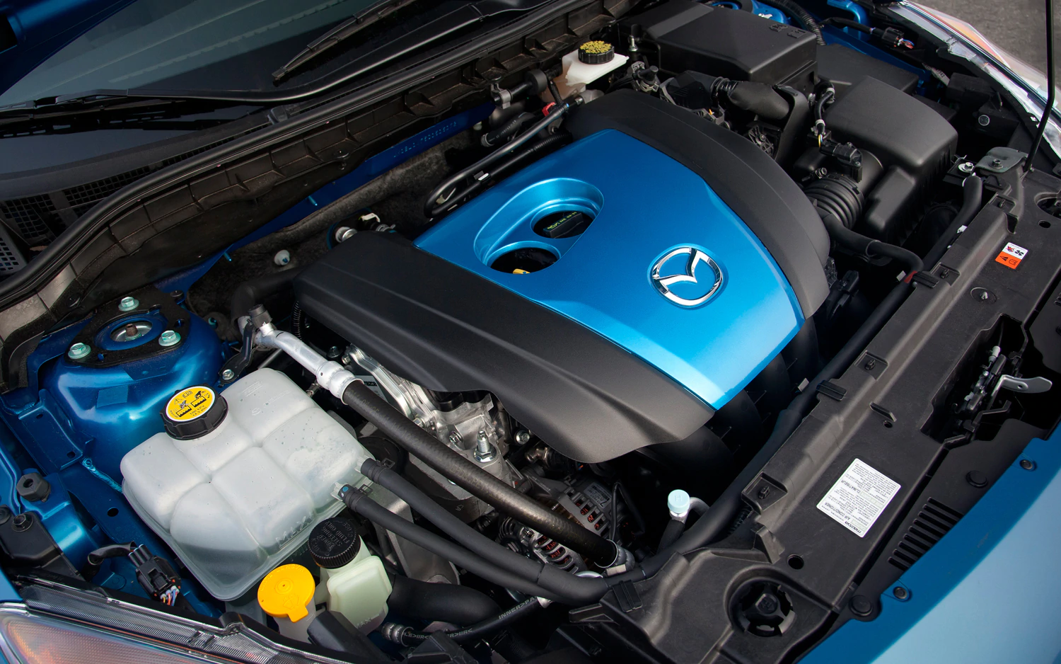 Новые двигатели мазда. Мотор Мазда 3. Двигатель скайактив Мазда. Увеличение мощности двигателя Мазда 3 2.0. Поршень Mazda SKYACTIV.