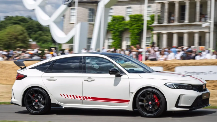 Honda Civic Type R Ultimate Edition - side profile up the Goodwood hill_dv9keo.webp Honda Civic Type R Ultimate Edition - side profile up the Goodwood hill_dv9keo.webp