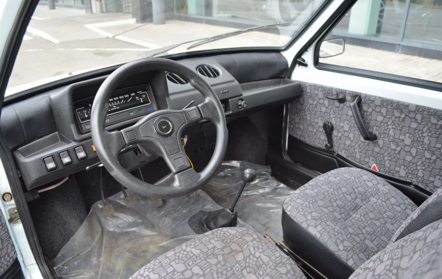 oka_salon.jpg oka_salon.jpg