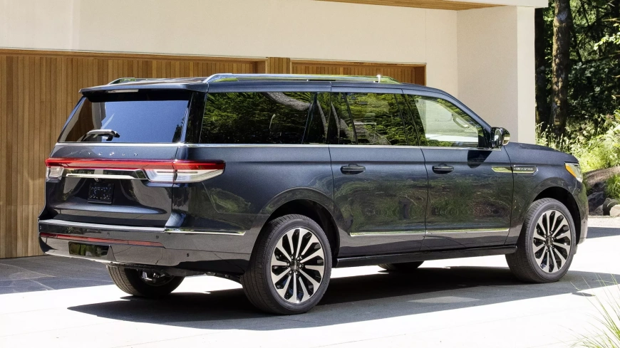 2022-Lincoln-Navigator.webp