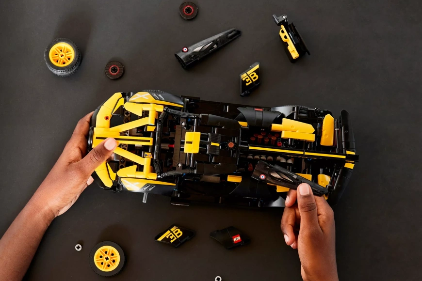 2023-Bugatti-Bolide-Lego-Technic-2.webp