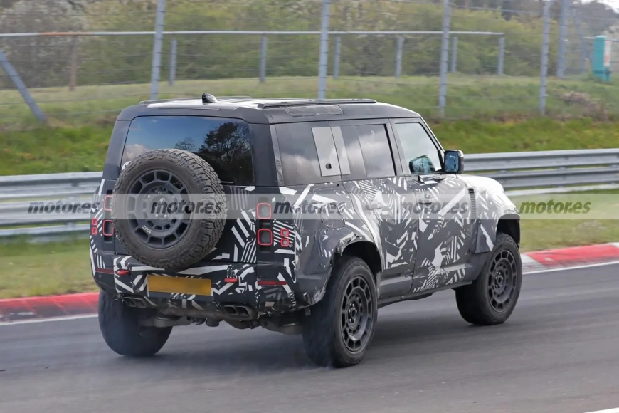 Land Rover Defender OCTA 2025 впечатлил дрифтом на трассе Нюрбургринг