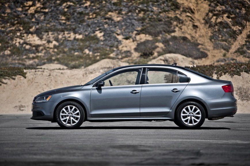 2014-Volkswagen-Jetta-SE-side.jpg