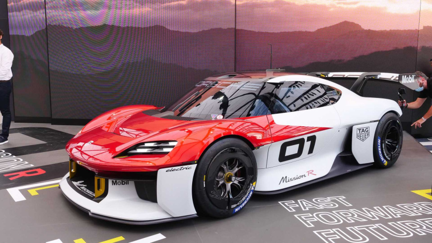 live-photos-of-porsche-mission-r-from-iaa-2021.jpg
