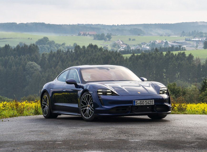 2020-Porsche-Taycan-Turbo-S-Color-Night-Blue-Metallic-Front-Three-Quarter-Wallpaper-2.jpg