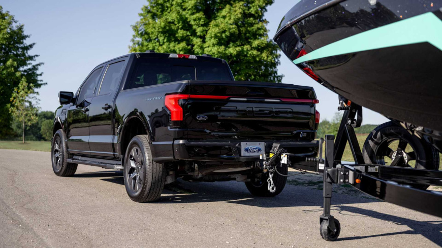ford-pro-trailer-hitch-assist (1).jpg