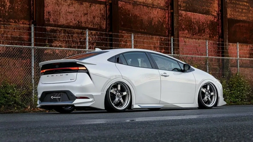 Toyota-Prius-Tuned-By-Khul-7-2048x1152.webp