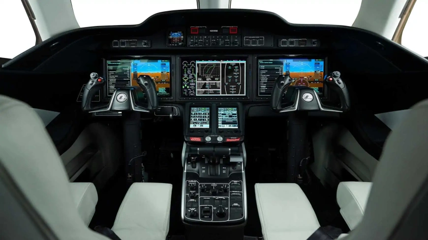 hondajet-elite-2-cockpit.webp