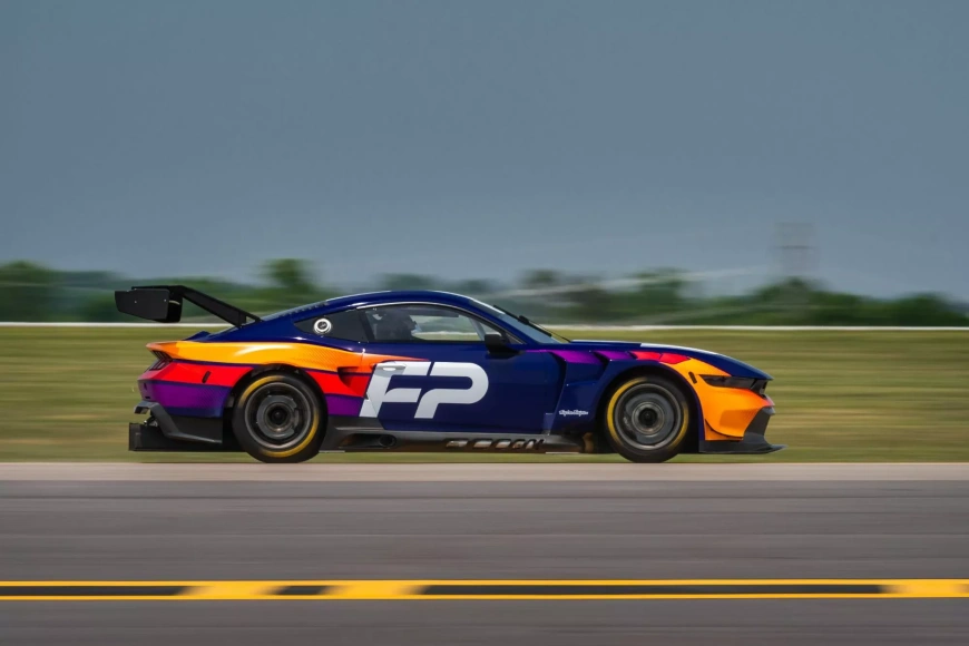 2024-Ford-Mustang-GT3-Racecar-2.webp