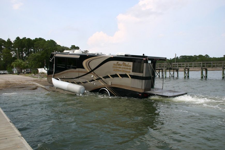 the-terra-wind-amphibious-motorhome-is-most-luxurious-crazy-way-to-vacation_3.jpg
