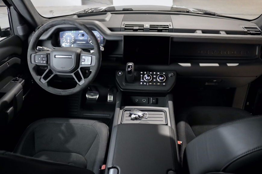 Land-Rover-Defender-V8-Bond-Edition-13_result.jpg