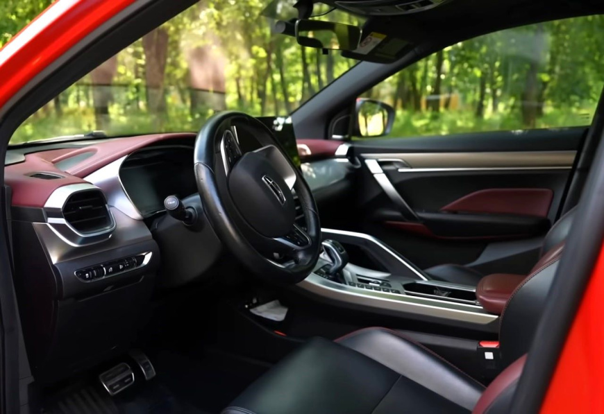 salon_Geely_Coolray .jpg