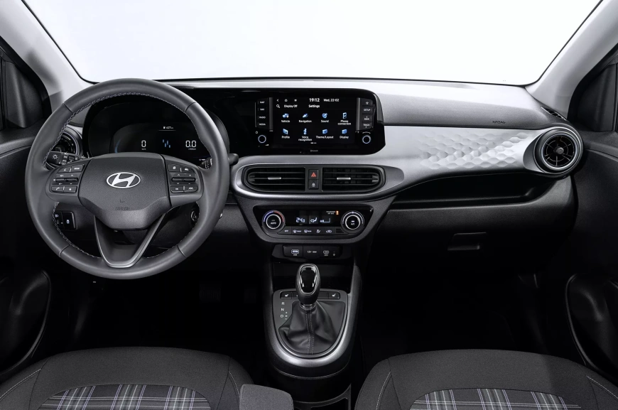 2023-Hyundai-i10-4.webp