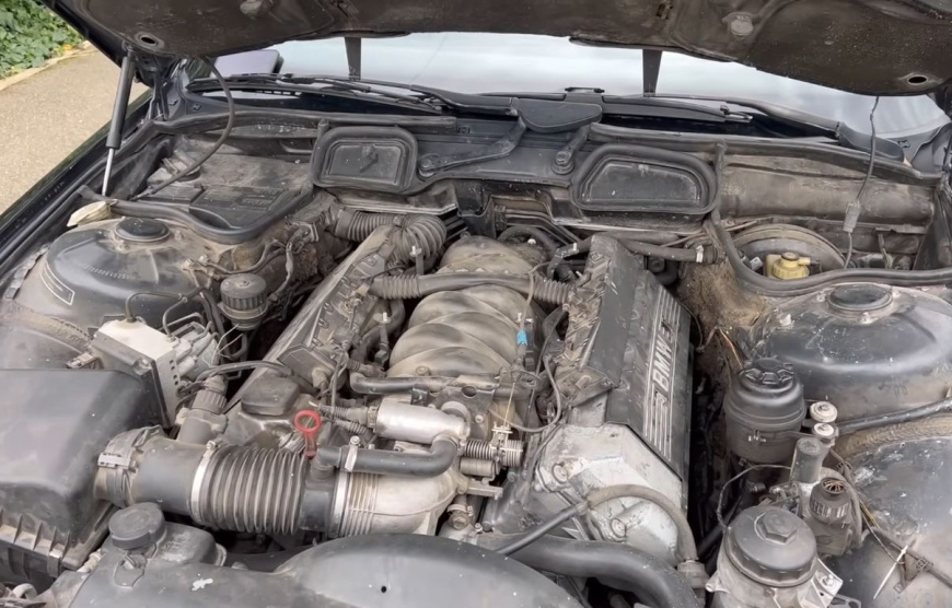 motor_bmw_V8_4l.jpg motor_bmw_V8_4l.jpg