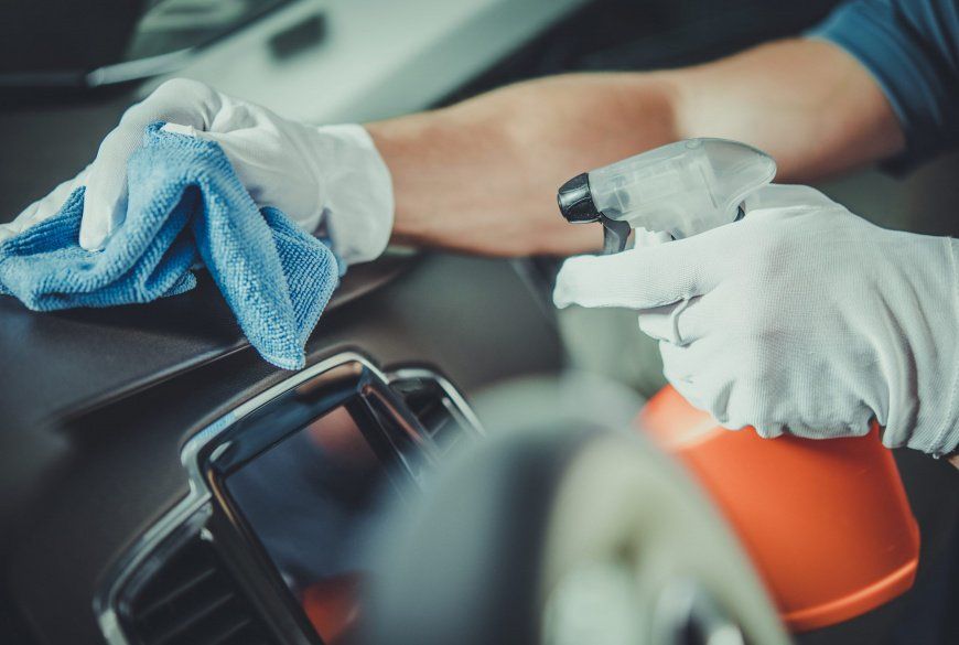 worker-cleaning-car-dashboard-3E2CGDZ-scaled.jpg