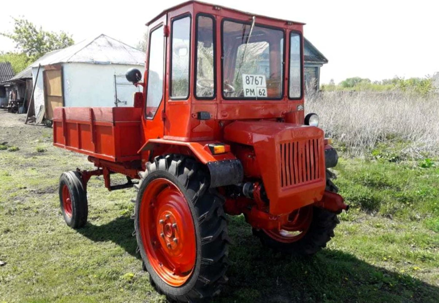 traktor_t_16_zad.jpg