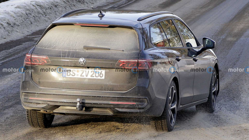 next-gen-vw-passat-with-production-body-spy-shots (2).jpg