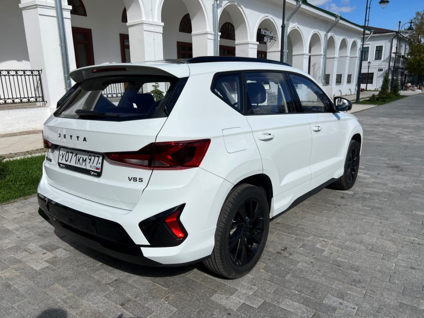 zad_vs_5.jpg zad_vs_5.jpg