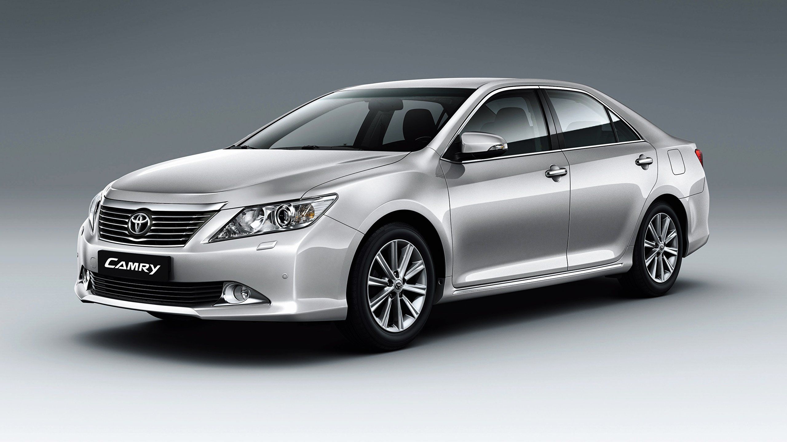 KIA_Toyota_Camry_Silver_color_520123_2560x1440.jpg