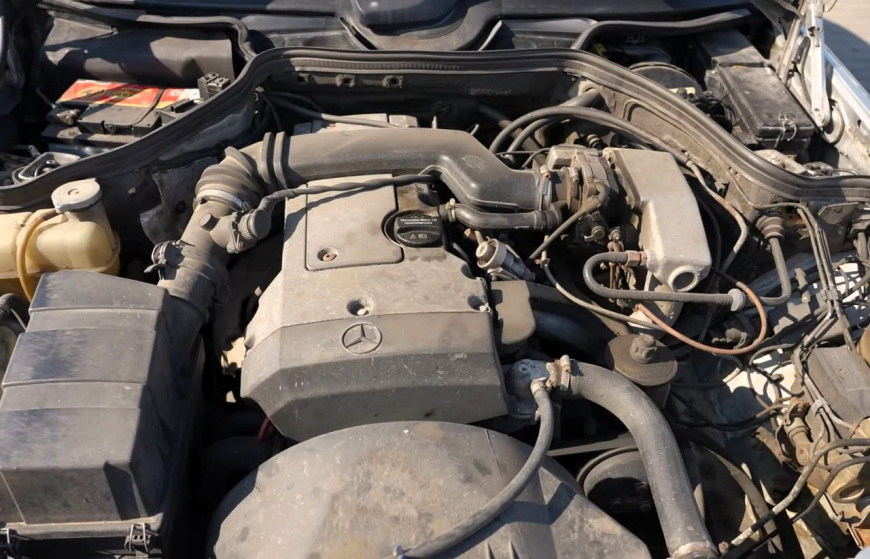 motor_Mercedes-Benz_C124.jpg