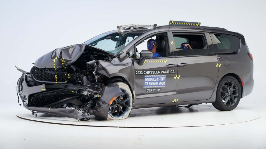 insurance-institute-for-highway-safety-minivan-test (1).jpg