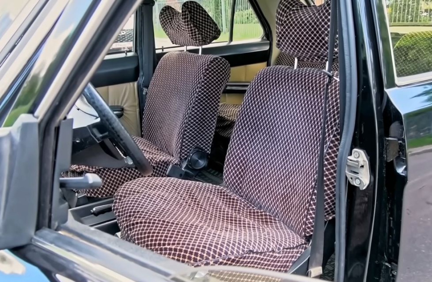 pered_salon.jpg pered_salon.jpg