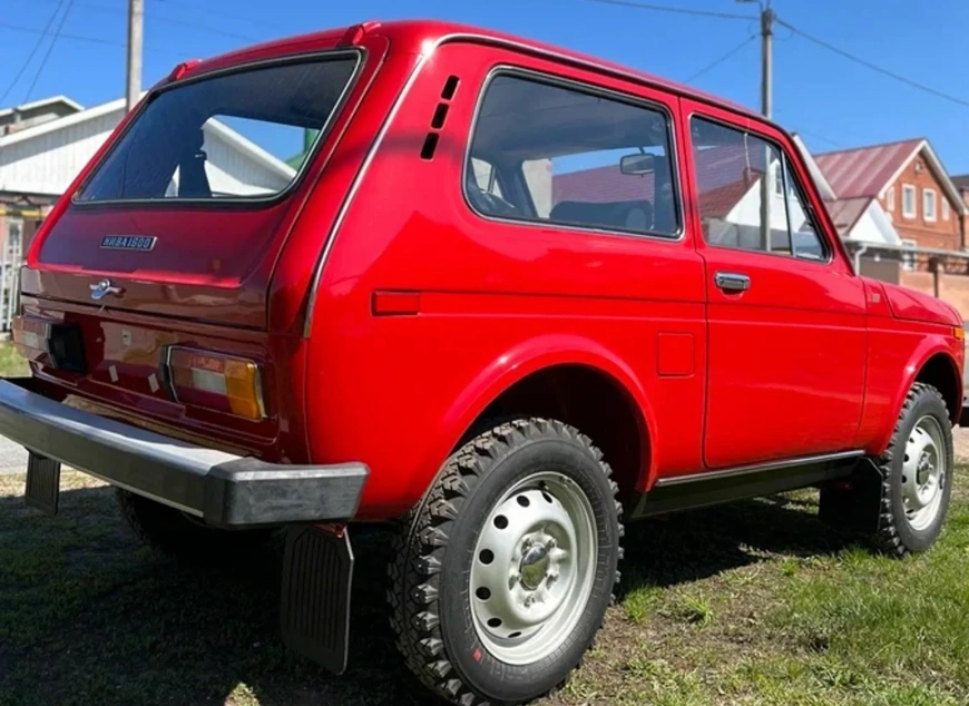 1980-Lada-Niva-Time-Capsule-rear.webp